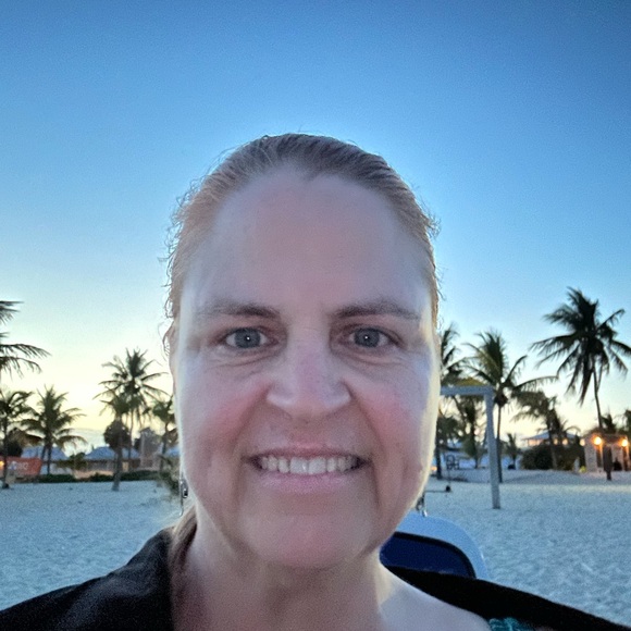 Meet your Posher, Tricia - Picture 2 of 2